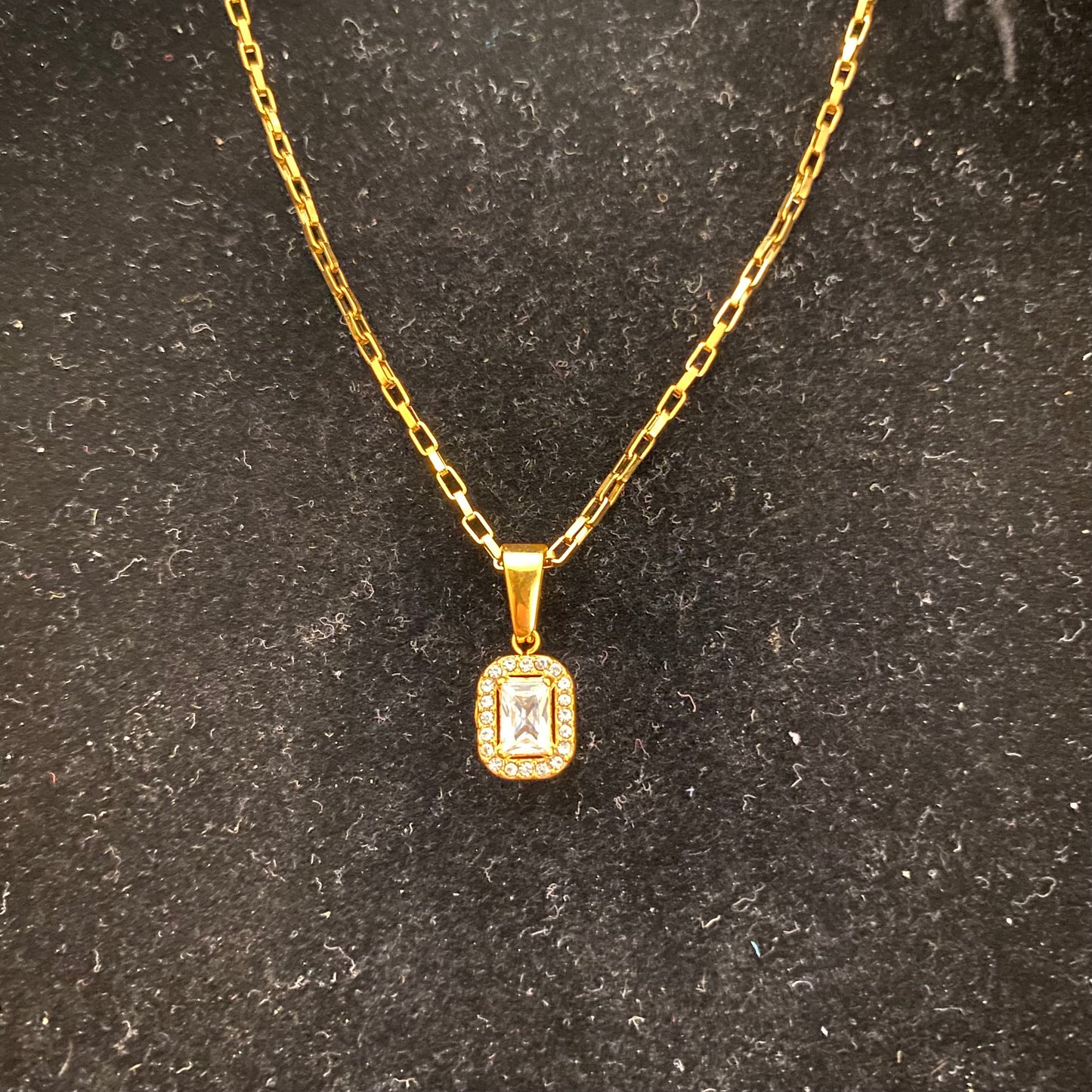 BJ WHITE ZIRCON PENDANT
